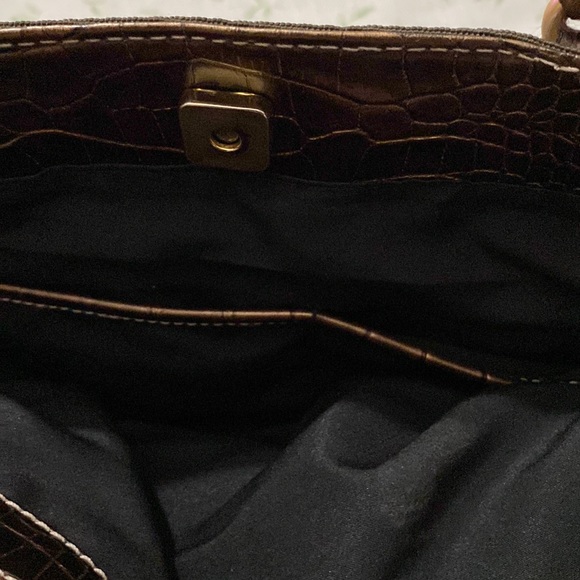 Tommy Hilfiger Handbag in a Good Condition - Picture 10 of 14